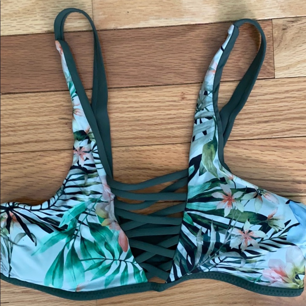 bathing suit - Picture 2 of 4